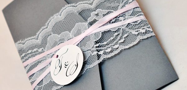 Pocketfold Invitation with Lace and Round Tag - www.envelopme.com